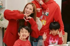 TVB视帝妻子拍内衣广告摆性感姿势，成香港最赚钱博主