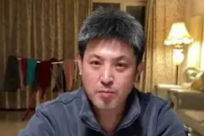 孙涛直播落泪护妻，4年未登春晚未带货却遭造谣气到抖