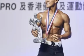 TVB男星晒照被质疑离巢发展！本人亲解疑云，婚后实现三年抱三