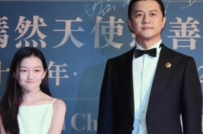 李亚鹏离婚后烦心事一堆：女儿大了管不了，新赛道被指坑蒙拐骗