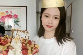 25岁高颜值舞蹈老师秦贝贝去世，确诊1年半，爱吃烧烤