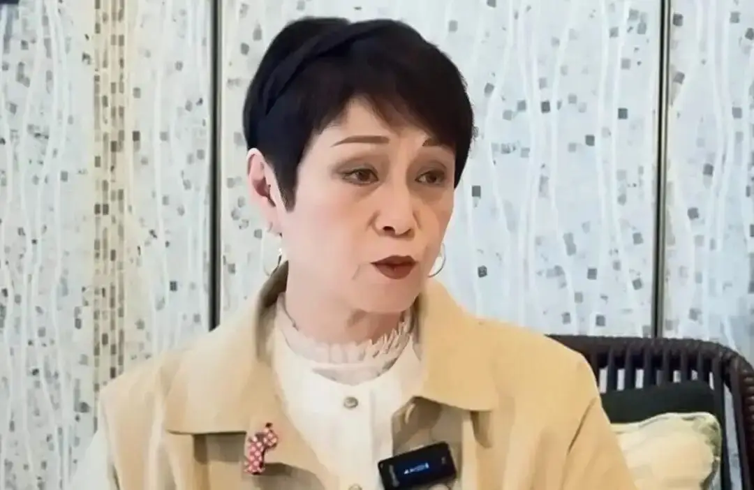 TVB老戏骨因老公离世，移居珠海独自生活，79岁状态不输当年  第2张