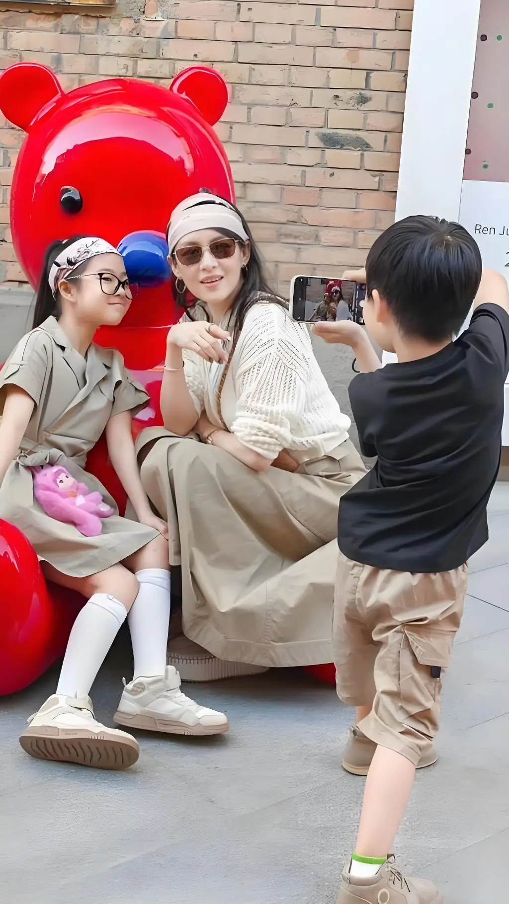 章子怡偶遇老同学曾黎！两人大学有竞争，如今有一个显著的共同点  第9张