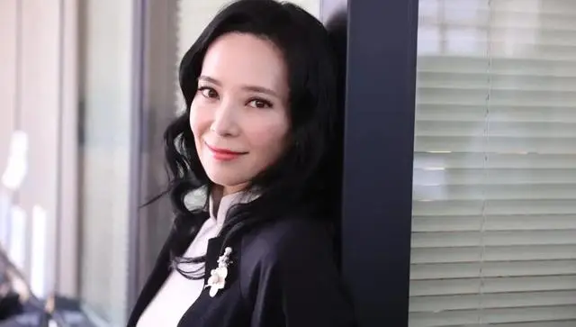 TVB当家花旦自认难复当年勇，看淡昔日负评，嫁内地武指生活幸福  第9张