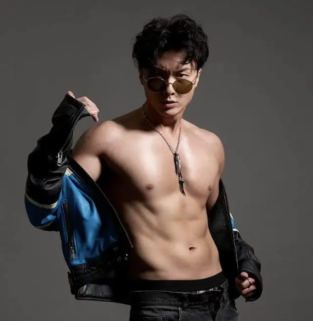 又走一个！TVB知名男星正式约满离巢，在内地拍剧沦为配角  第4张