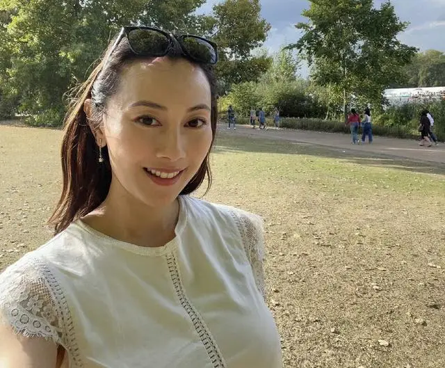 香港知名女星报复式消费，变卖二手包赚钱，在网上售卖大尺度照片  第8张