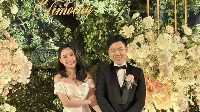 恭喜！TVB“最美新闻女神”结婚，低胸婚纱嫁同台男主播  第10张