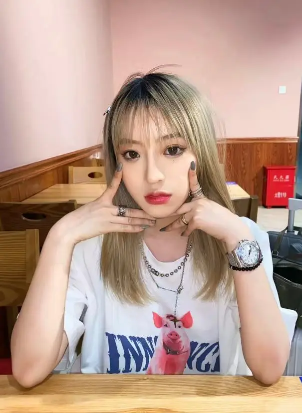 网红口子姐熬夜猝死,年仅29岁,去年得了梅毒,最后露面胖了太多 第2张 网红口子姐熬夜猝死,年仅29岁,去年得了梅毒,最后露面胖了太多 第2张