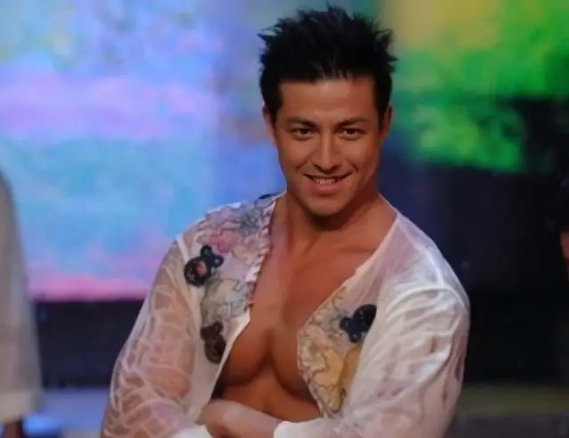 突发!TVB知名男星被曝破产且欠债不还,遭贴大字报追债 第9张 突发!TVB知名男星被曝破产且欠债不还,遭贴大字报追债 第9张