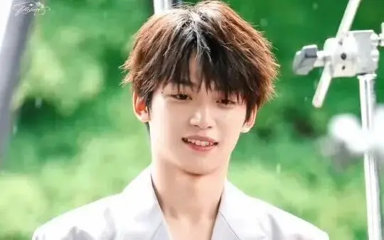 【2026.1.13】梓瑜客串电影?侯明昊出圈资源上升?说说爽子前男友Z恒?《月鳞绮纪》内部观影效果?娱乐圈哪些特别讲义气的? 第1张 【2026.1.13】梓瑜客串电影?侯明昊出圈资源上升?说说爽子前男友Z恒?《月鳞绮纪》内部观影效果?娱乐圈哪些特别讲义气的? 第1张