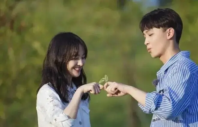 【2026.1.13】梓瑜客串电影?侯明昊出圈资源上升?说说爽子前男友Z恒?《月鳞绮纪》内部观影效果?娱乐圈哪些特别讲义气的? 第3张 【2026.1.13】梓瑜客串电影?侯明昊出圈资源上升?说说爽子前男友Z恒?《月鳞绮纪》内部观影效果?娱乐圈哪些特别讲义气的? 第3张