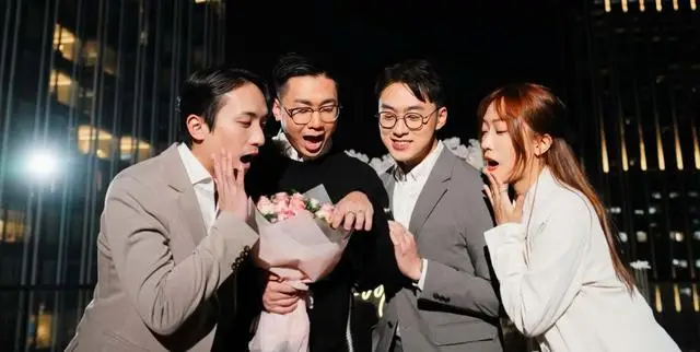 恭喜!香港知名主持人宣布和同性爱人订婚,激动到落下男儿泪 第4张 恭喜!香港知名主持人宣布和同性爱人订婚,激动到落下男儿泪 第4张