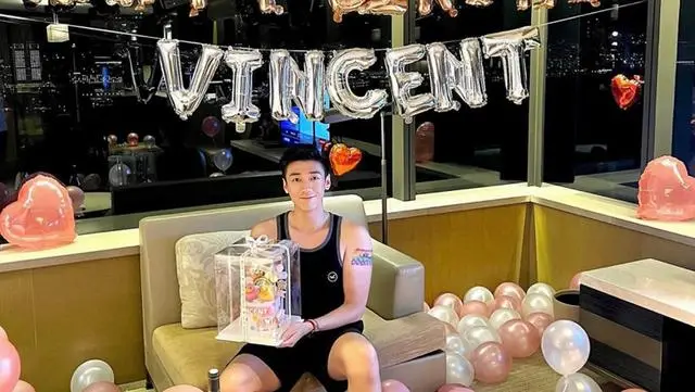 恭喜!香港知名主持人宣布和同性爱人订婚,激动到落下男儿泪 第7张 恭喜!香港知名主持人宣布和同性爱人订婚,激动到落下男儿泪 第7张