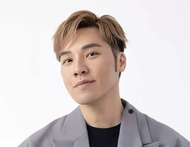 恭喜!香港知名主持人宣布和同性爱人订婚,激动到落下男儿泪 第9张 恭喜!香港知名主持人宣布和同性爱人订婚,激动到落下男儿泪 第9张