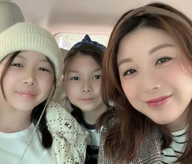 恭喜！香港知名女星离婚后火速迎来新恋情，自曝男友是霸道总裁  第8张