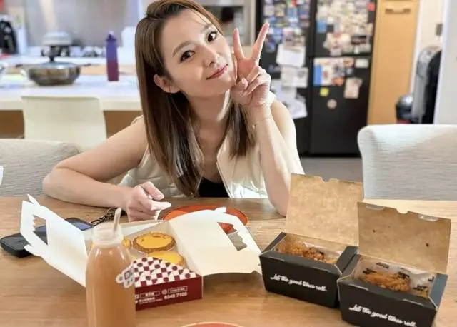 TVB知名女星罕见现身母校!名校毕业成绩优异,离婚后独自带娃 第1张 TVB知名女星罕见现身母校!名校毕业成绩优异,离婚后独自带娃 第1张