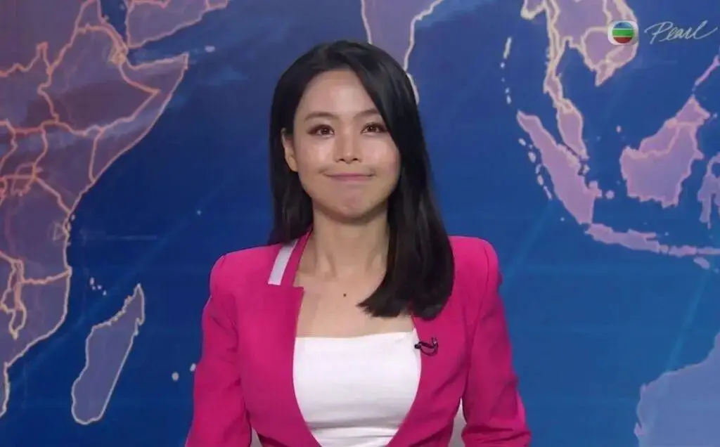 恭喜!TVB‘最美新闻女神’低胸婚纱嫁同台男主播,郎才女貌 第1张 恭喜!TVB‘最美新闻女神’低胸婚纱嫁同台男主播,郎才女貌 第1张