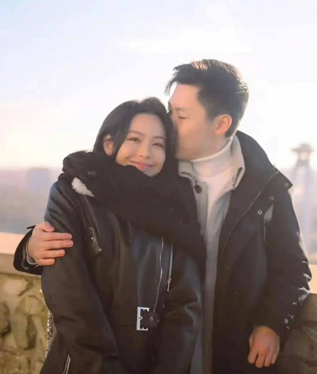 恭喜!TVB‘最美新闻女神’低胸婚纱嫁同台男主播,郎才女貌 第7张 恭喜!TVB‘最美新闻女神’低胸婚纱嫁同台男主播,郎才女貌 第7张