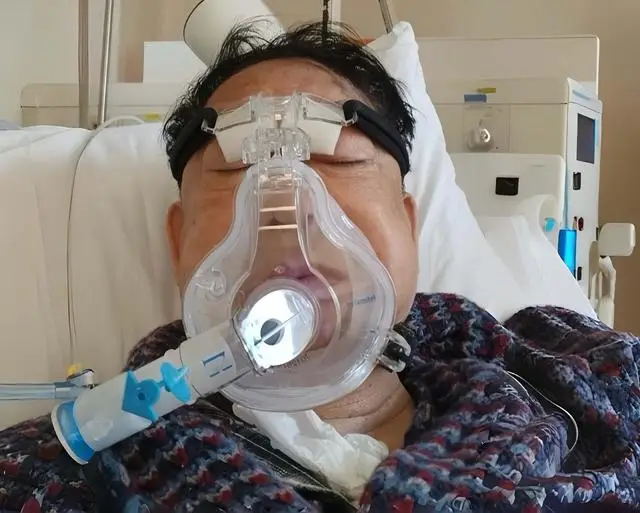 香港知名演员坐轮椅输液登台?身体状况欠佳,儿子在家里啃老 第1张 香港知名演员坐轮椅输液登台?身体状况欠佳,儿子在家里啃老 第1张