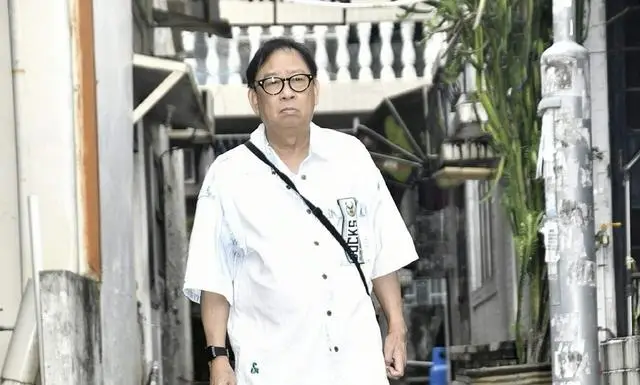 香港知名演员坐轮椅输液登台?身体状况欠佳,儿子在家里啃老 第8张 香港知名演员坐轮椅输液登台?身体状况欠佳,儿子在家里啃老 第8张