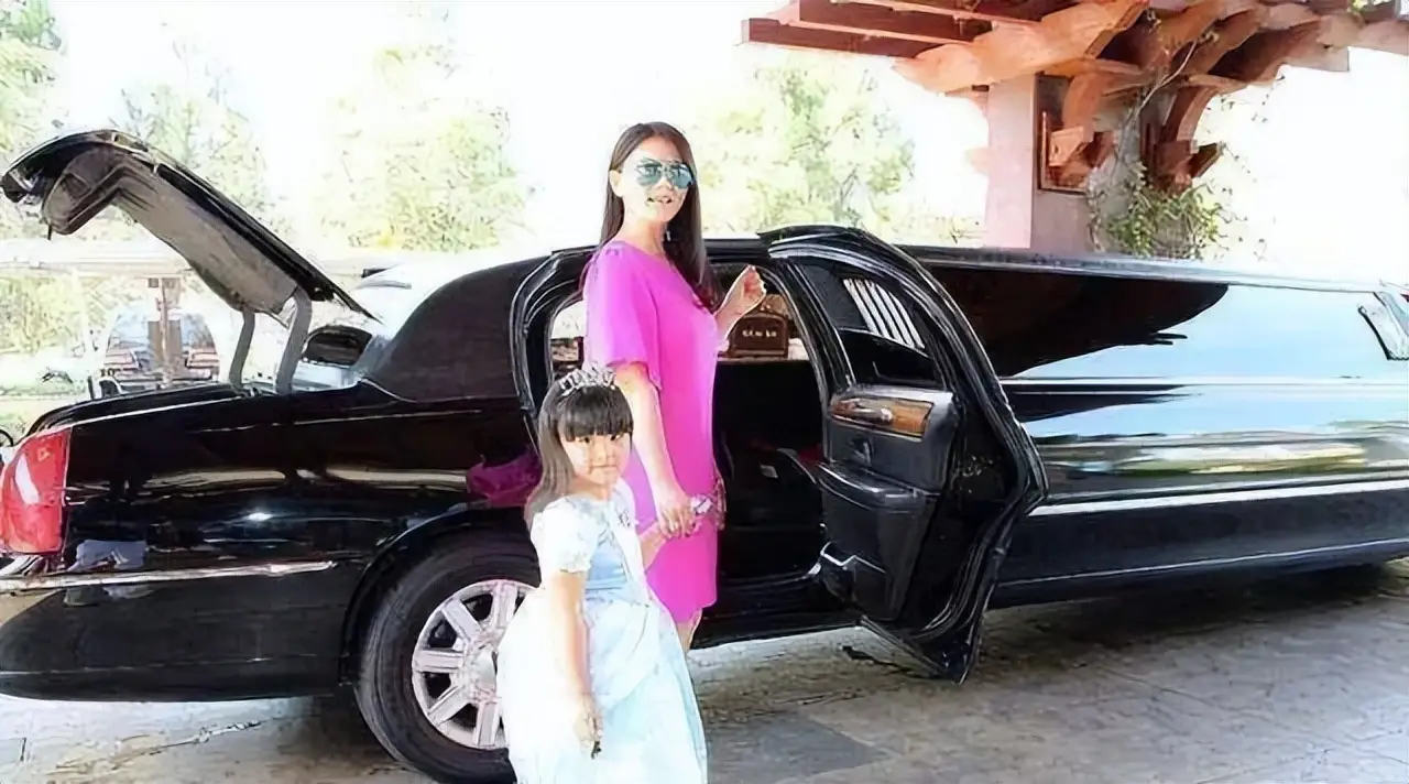 从‘炫富女王’到全网静音,李湘到底做错了啥? 第17张 从‘炫富女王’到全网静音,李湘到底做错了啥? 第17张