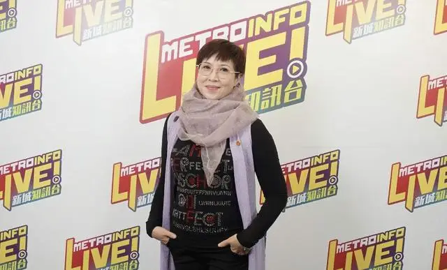 香港知名女星退圈多年罕见现身，妹妹患癌离世，在父亲临终前和解  第1张