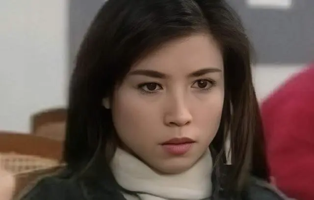 香港知名女星退圈多年罕见现身，妹妹患癌离世，在父亲临终前和解  第5张