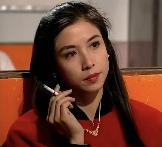 香港知名女星退圈多年罕见现身，妹妹患癌离世，在父亲临终前和解  第8张