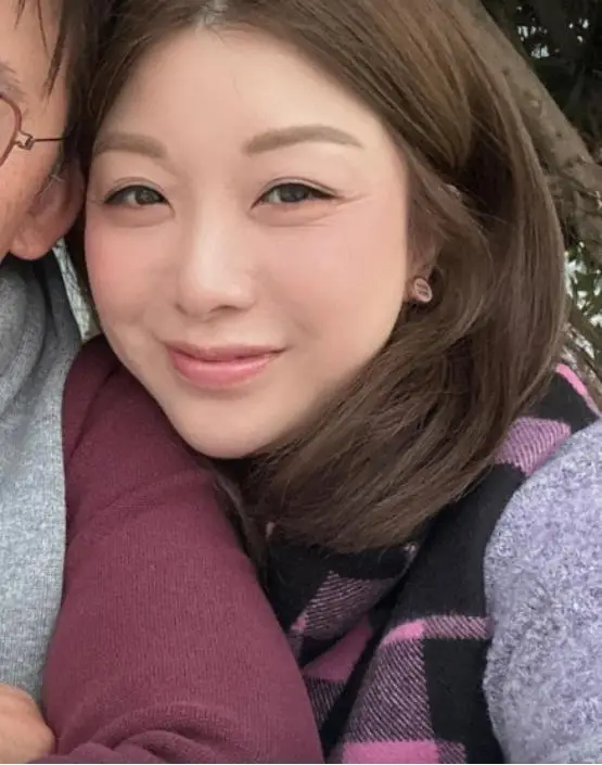 香港女星宣布离婚不足两月，火速搭上霸道总裁，曾患上躁郁症  第3张