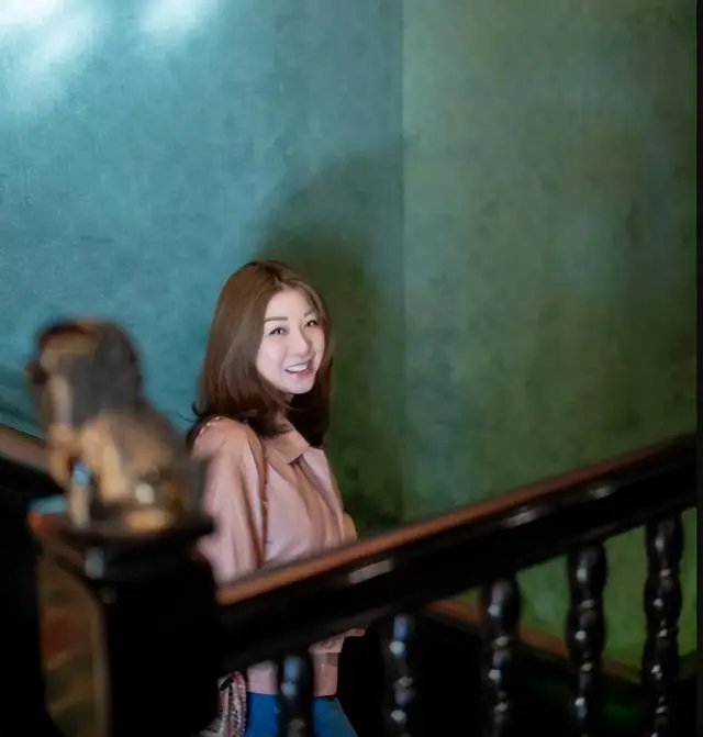 香港女星宣布离婚不足两月，火速搭上霸道总裁，曾患上躁郁症  第5张