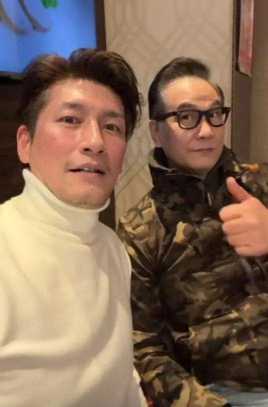 香港知名男星内地做宣传，怒摔道具、表情吓人，原来是为了电影  第2张