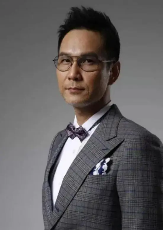 香港知名男星内地做宣传，怒摔道具、表情吓人，原来是为了电影  第8张