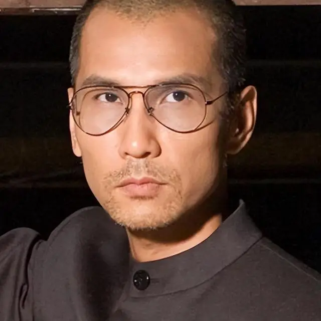 香港知名男星内地做宣传，怒摔道具、表情吓人，原来是为了电影  第9张