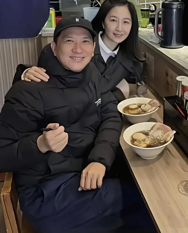 TVB前当家花旦近况曝光！与影帝老公现身国外，61岁仍被赞冻龄  第4张