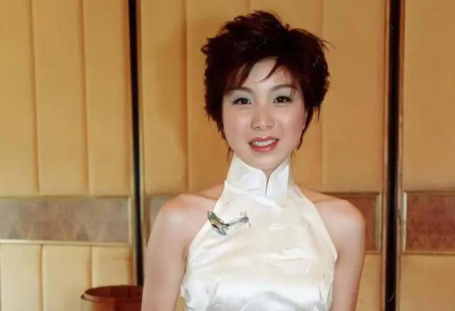 香港知名女星新恋情曝光，二十年闺蜜变情人，男友不介意当继父  第7张