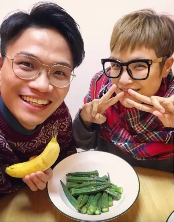 香港知名女星侄子疑出柜，依偎俊男怀抱，高调宣布找到他的许志安  第7张