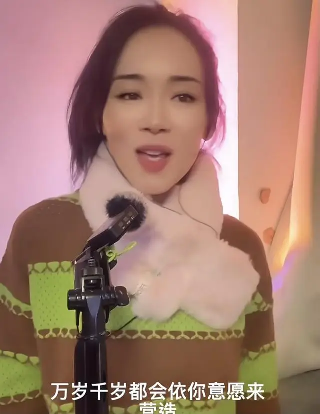 TVB前港姐冠军近况曝光!直播间被批蹭热度,造型被嘲似广场大妈 第5张 TVB前港姐冠军近况曝光!直播间被批蹭热度,造型被嘲似广场大妈 第5张