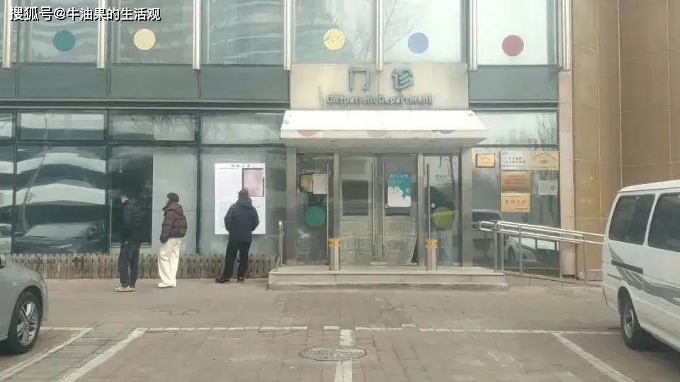 李亚鹏和嫣然天使房东,到底谁是东郭先生,谁是狼? 第1张 李亚鹏和嫣然天使房东,到底谁是东郭先生,谁是狼? 第1张