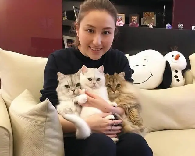 恭喜!赌王千金和新男友热恋中,和月薪8万消防员未婚夫低调分手 第5张 恭喜!赌王千金和新男友热恋中,和月薪8万消防员未婚夫低调分手 第5张