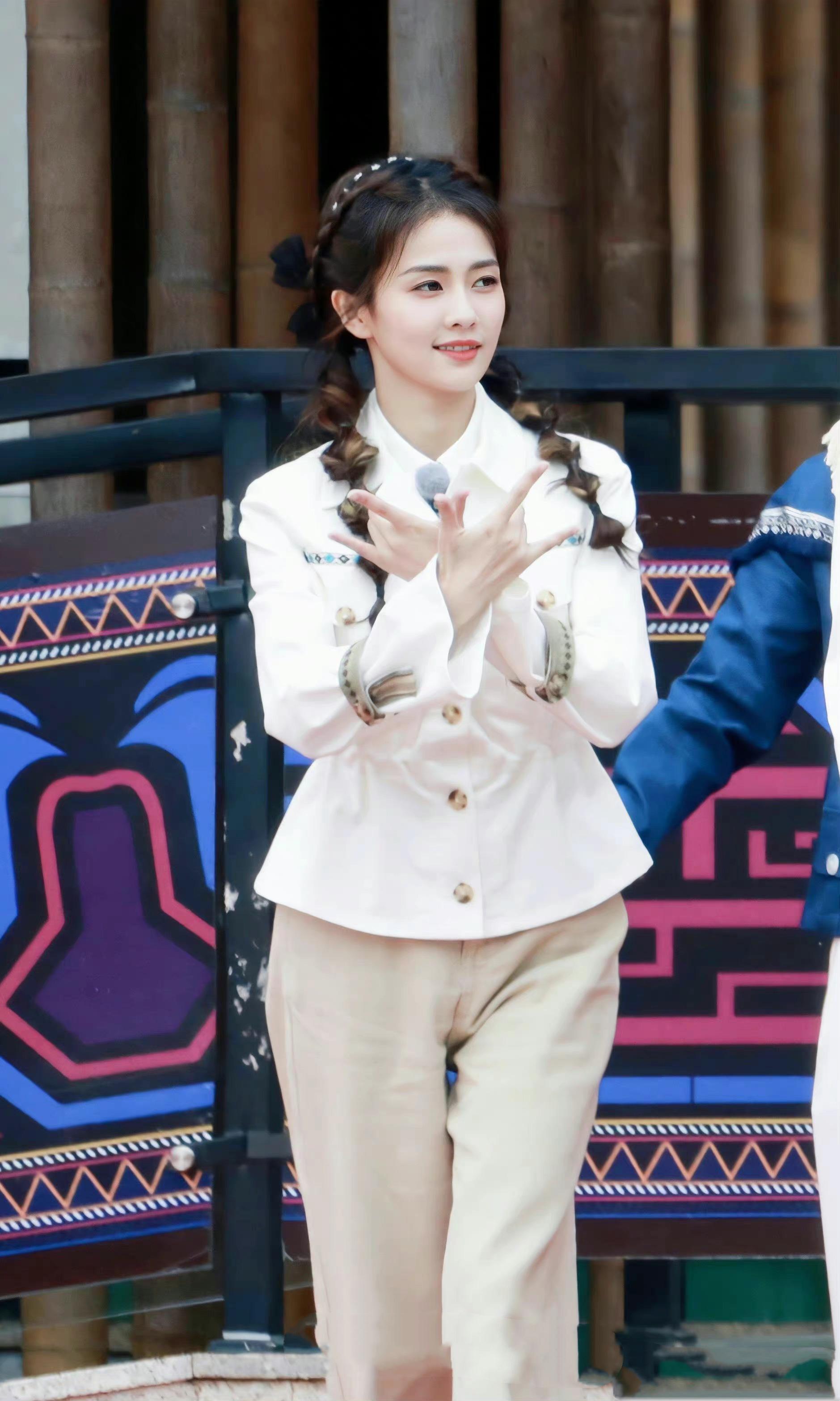 娱乐八卦白鹿-惊爆!95花白鹿被传热衷剧组夫妻,与王鹤棣关系成谜 第12张 娱乐八卦白鹿-惊爆!95花白鹿被传热衷剧组夫妻,与王鹤棣关系成谜 第12张