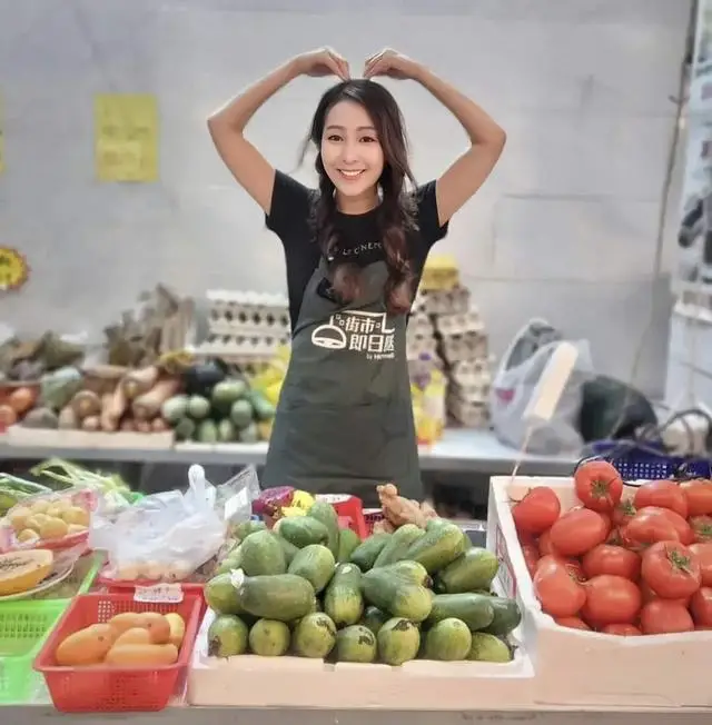 突发!TVB知名女星转行在菜市直播卖菜,长时间遭欺凌情绪崩溃 第3张 突发!TVB知名女星转行在菜市直播卖菜,长时间遭欺凌情绪崩溃 第3张