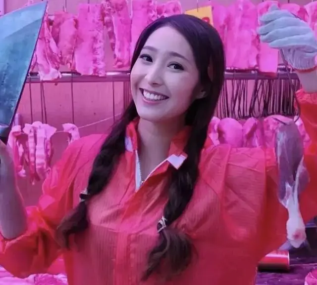 突发!TVB知名女星转行在菜市直播卖菜,长时间遭欺凌情绪崩溃 第4张 突发!TVB知名女星转行在菜市直播卖菜,长时间遭欺凌情绪崩溃 第4张