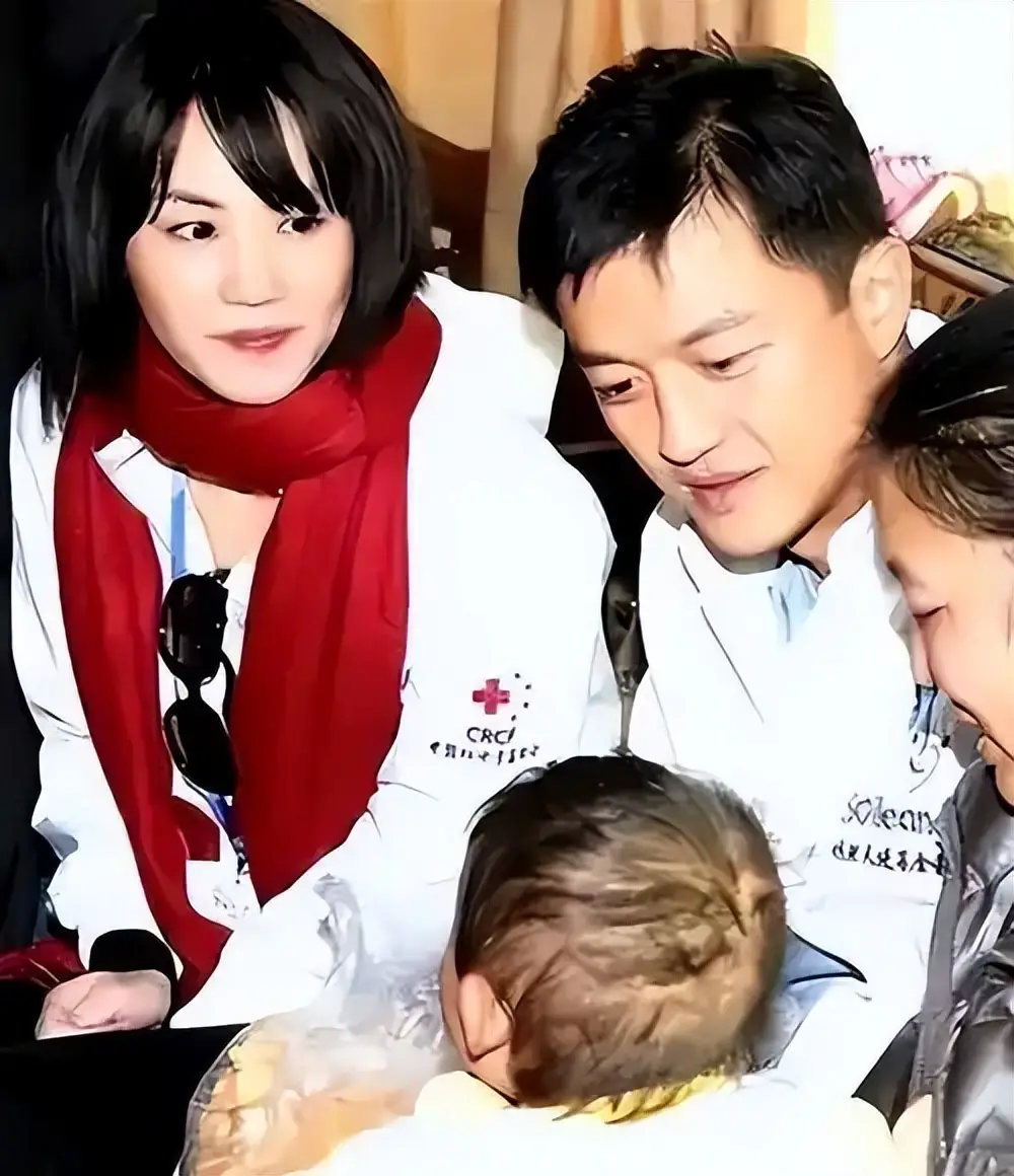 李亚鹏收千万捐助后现恶心一幕,最终结局大快人心 第2张 李亚鹏收千万捐助后现恶心一幕,最终结局大快人心 第2张