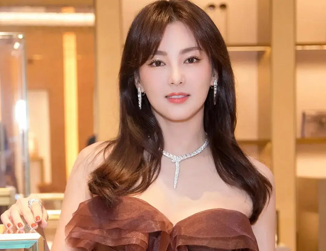 葛晓倩喊话张雨绮晒出生证明，杨天真被指帮瞒代孕引热议  第1张