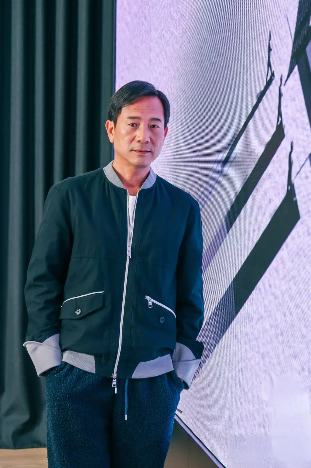 前TVB男星镜头前泪崩,忆述离巢遭高层斥冲动,曾被指为钱回巢,不想一潭死水 第2张 前TVB男星镜头前泪崩,忆述离巢遭高层斥冲动,曾被指为钱回巢,不想一潭死水 第2张