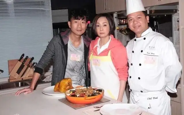 TVB“绿叶王”镜头前失控落泪,曾高调辞职后回巢,被嘲吃回头草 第5张 TVB“绿叶王”镜头前失控落泪,曾高调辞职后回巢,被嘲吃回头草 第5张