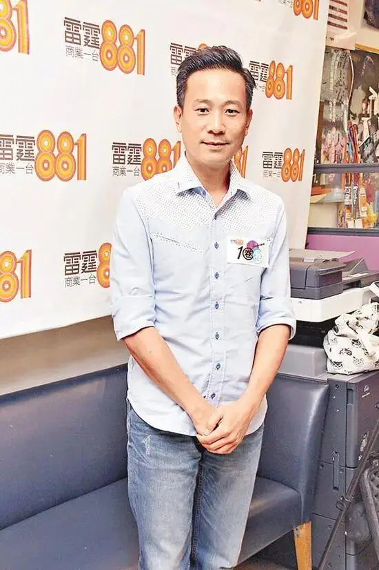 TVB“绿叶王”镜头前失控落泪,曾高调辞职后回巢,被嘲吃回头草 第6张 TVB“绿叶王”镜头前失控落泪,曾高调辞职后回巢,被嘲吃回头草 第6张