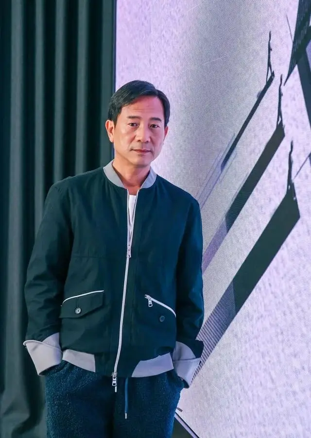 TVB“绿叶王”镜头前失控落泪,曾高调辞职后回巢,被嘲吃回头草 第7张 TVB“绿叶王”镜头前失控落泪,曾高调辞职后回巢,被嘲吃回头草 第7张