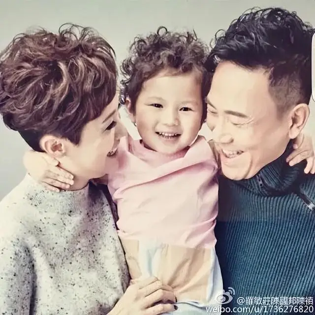 TVB“绿叶王”镜头前失控落泪,曾高调辞职后回巢,被嘲吃回头草 第9张 TVB“绿叶王”镜头前失控落泪,曾高调辞职后回巢,被嘲吃回头草 第9张