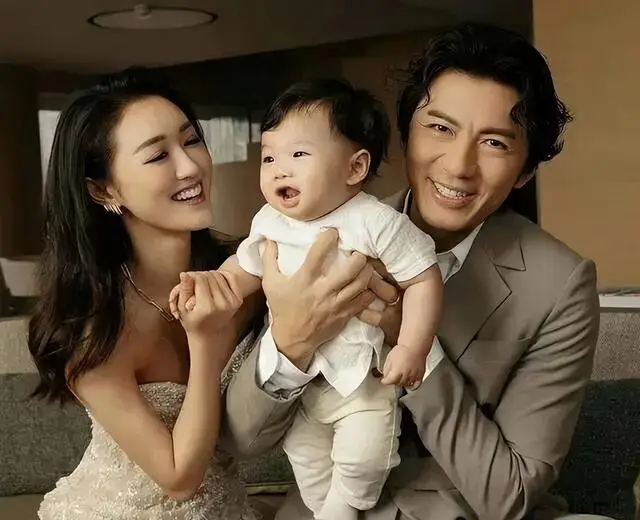 TVB女星变“虎妈”?情绪失控怒骂2岁儿子,被批是“怪兽家长” 第8张 TVB女星变“虎妈”?情绪失控怒骂2岁儿子,被批是“怪兽家长” 第8张